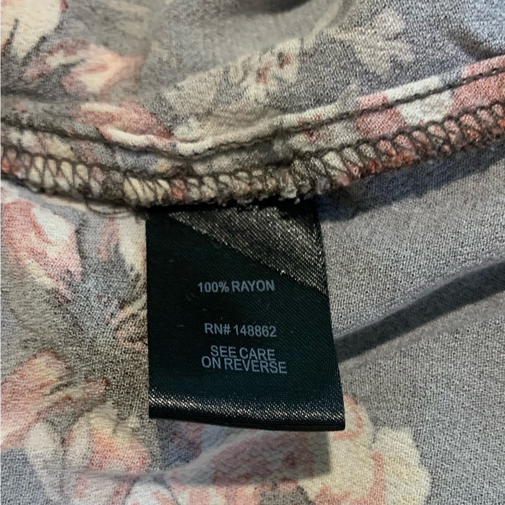 Torrid Grayish/ Brown, Floral V-Neck Babydoll Blouse. Size 0. Long Sleeve - Picture 6 of 12